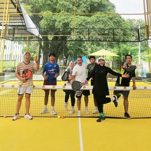 Group of players at the net